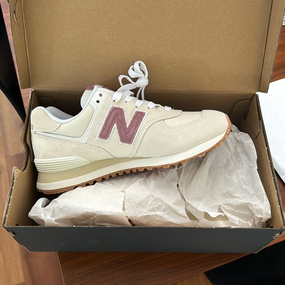 Women’s New Balance 574 shoes
